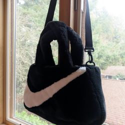 Nike L Purse Handbag Bag Faux Fur Tote 10/10 Condition 