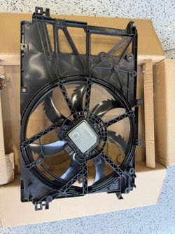 Radiator Cooling Fan Assembly For 2018-2022 Toyota Camry 2019-21 RAV4 Single Fan