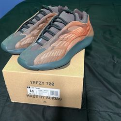 Yeezy 700 V3
