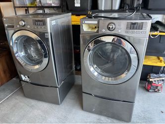LG washer and dryer w/pedestals