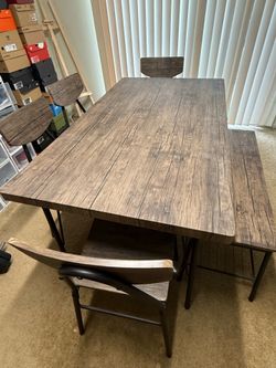 Living room or kitchen table for 6 ppl