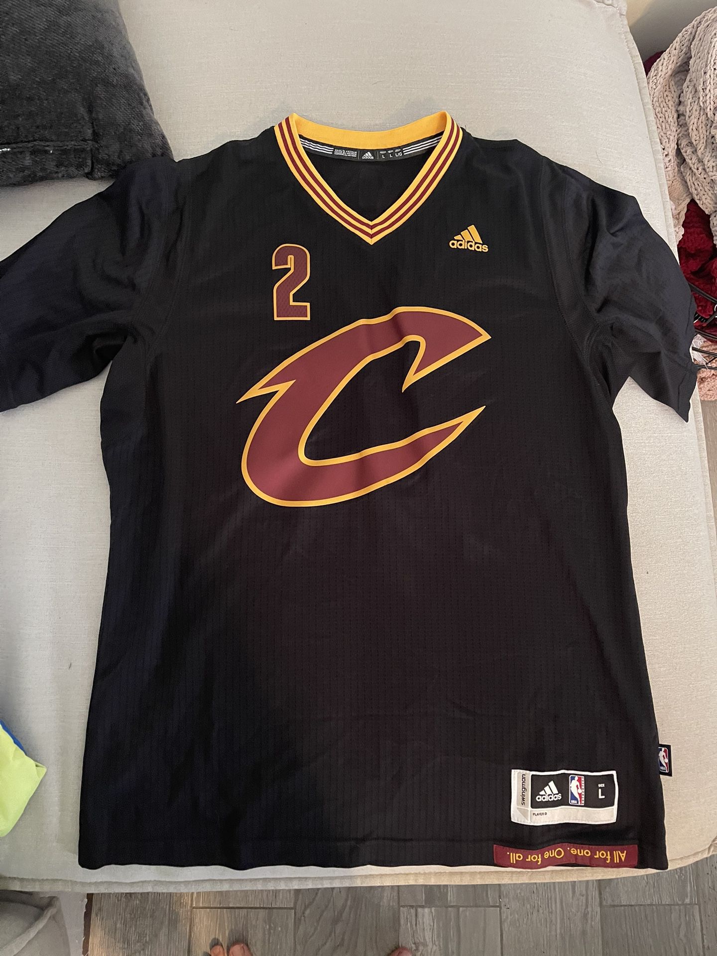 Cleveland Cavaliers Kyrie Irving Jersey (Large)