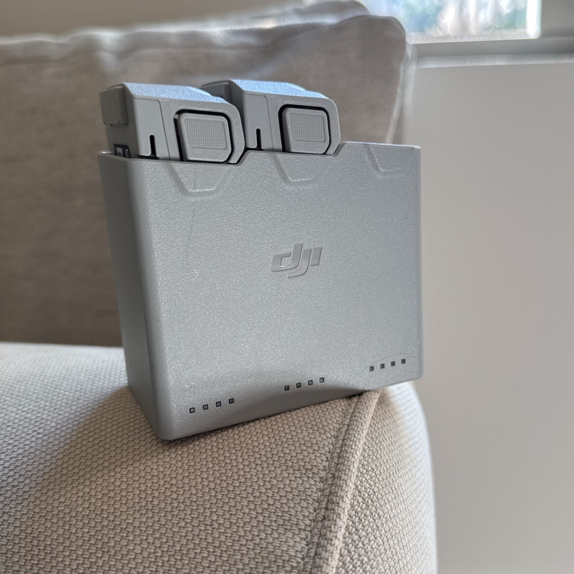 Dji Battery Hub + 2 Batteries