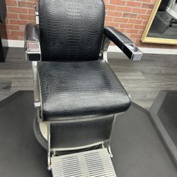 AUTHENTIC Belmont Barber Chair