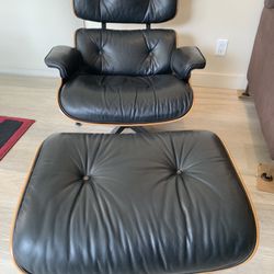 VINTAGE AUTHENTIC ORIGINAL CHARLES EAMES CHAIR AND OTTOMAN BY HERMAN MILLER