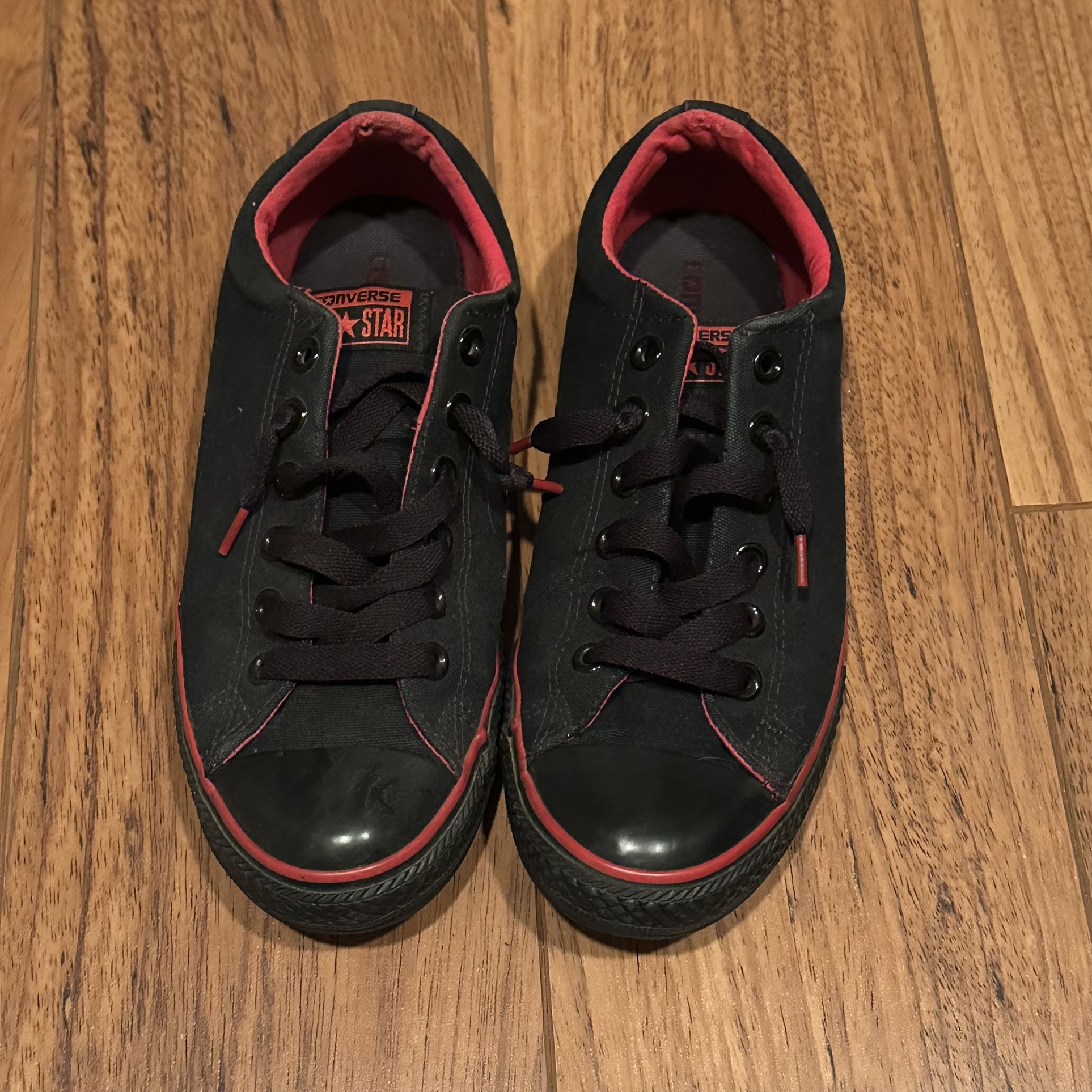 Size 5 Youth Black And Red Converse