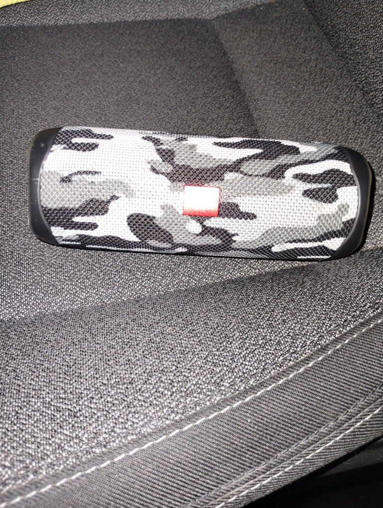 JBL Flip5 Bluetooth Speaker