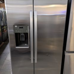 GE GSS25GYPFS
36 Inch Side-by-Side Refrigerator