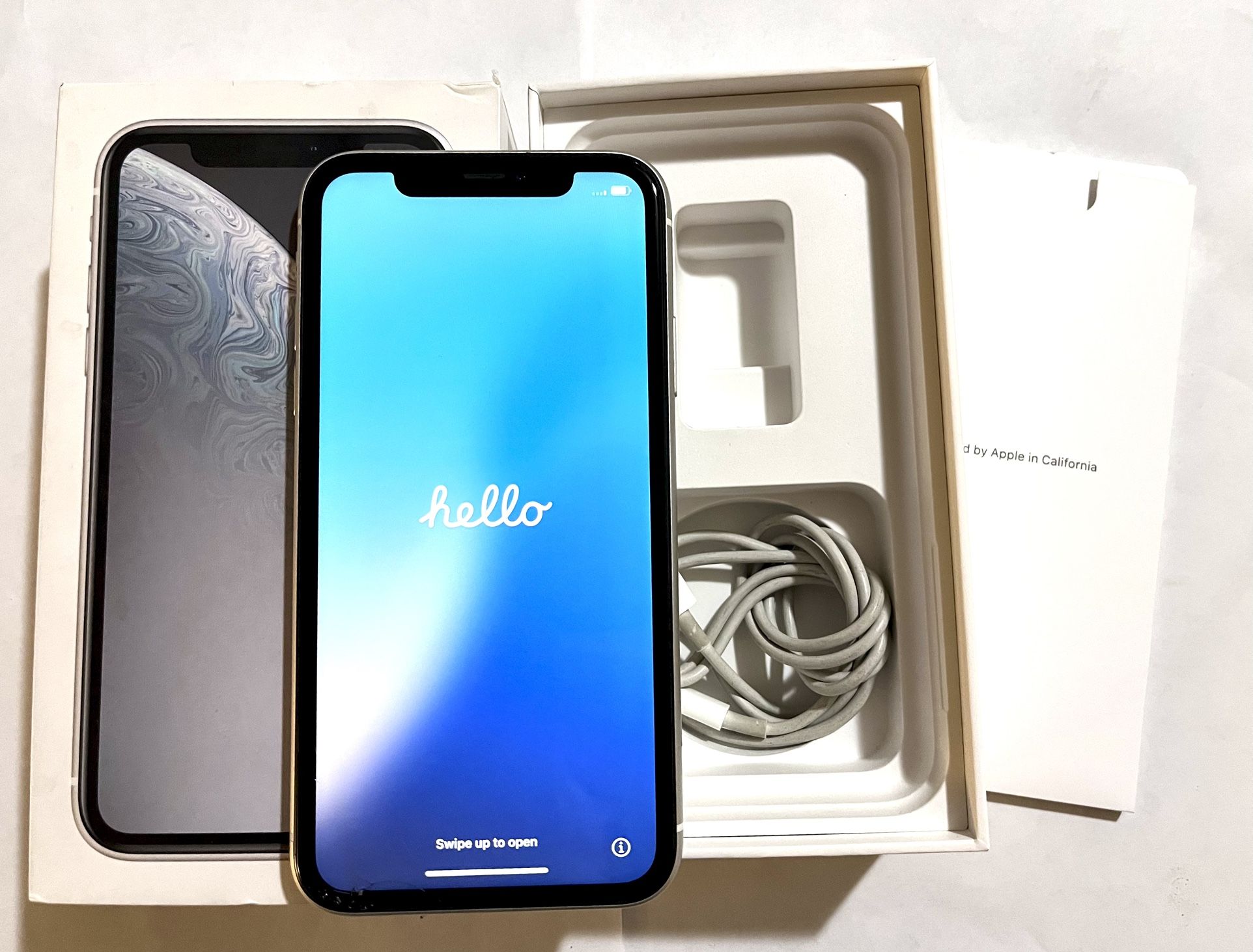 Apple iPhone XR 64 GB White *Unlocked