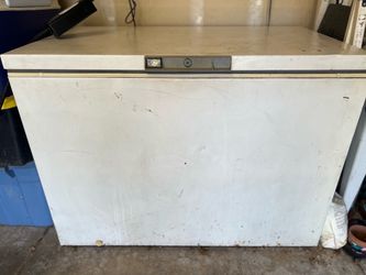 Spacious Chest Freezer 15 cu ft