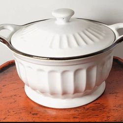 Appetit white stoneware casserole (11" across 5" deep) brand new no box