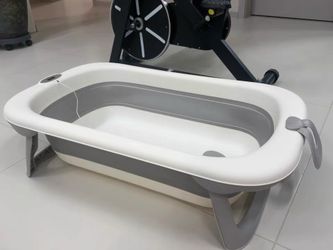 Baby Bath Tub with Thermometer – Folding, Like New – $5