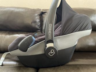Maxi Cosi Pebble Car Seat And Base