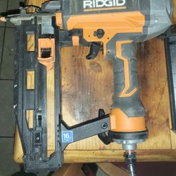 Rigid 16 Gauge Finishing Nailer 