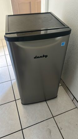 Mini refrigerator
