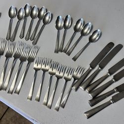 30pc Vintage Holmes & Edwards Silverplate Flatware