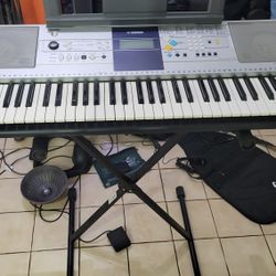 Yamaha PSR E323 Piano With Stand And Bench