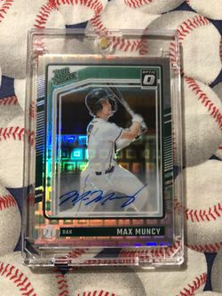 Max Muncy Optic Auto Numbered Card