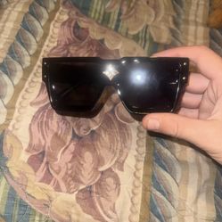 Black & silver sunglasses 
