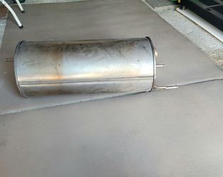 Selling an original factory (OEM) Toyota Tacoma muffler. This was removed from a 3rd generation Tacoma (fits years 2016 to 2023).Part Number: 10P25 AS