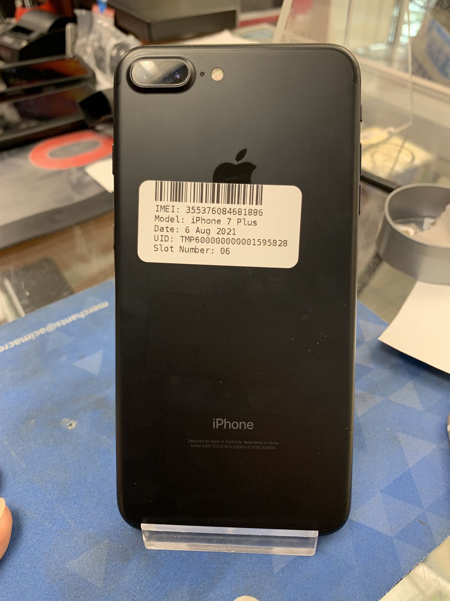 Factory Unlocked Apple iPhone 7 plus 32 gb, Sold with warranty 