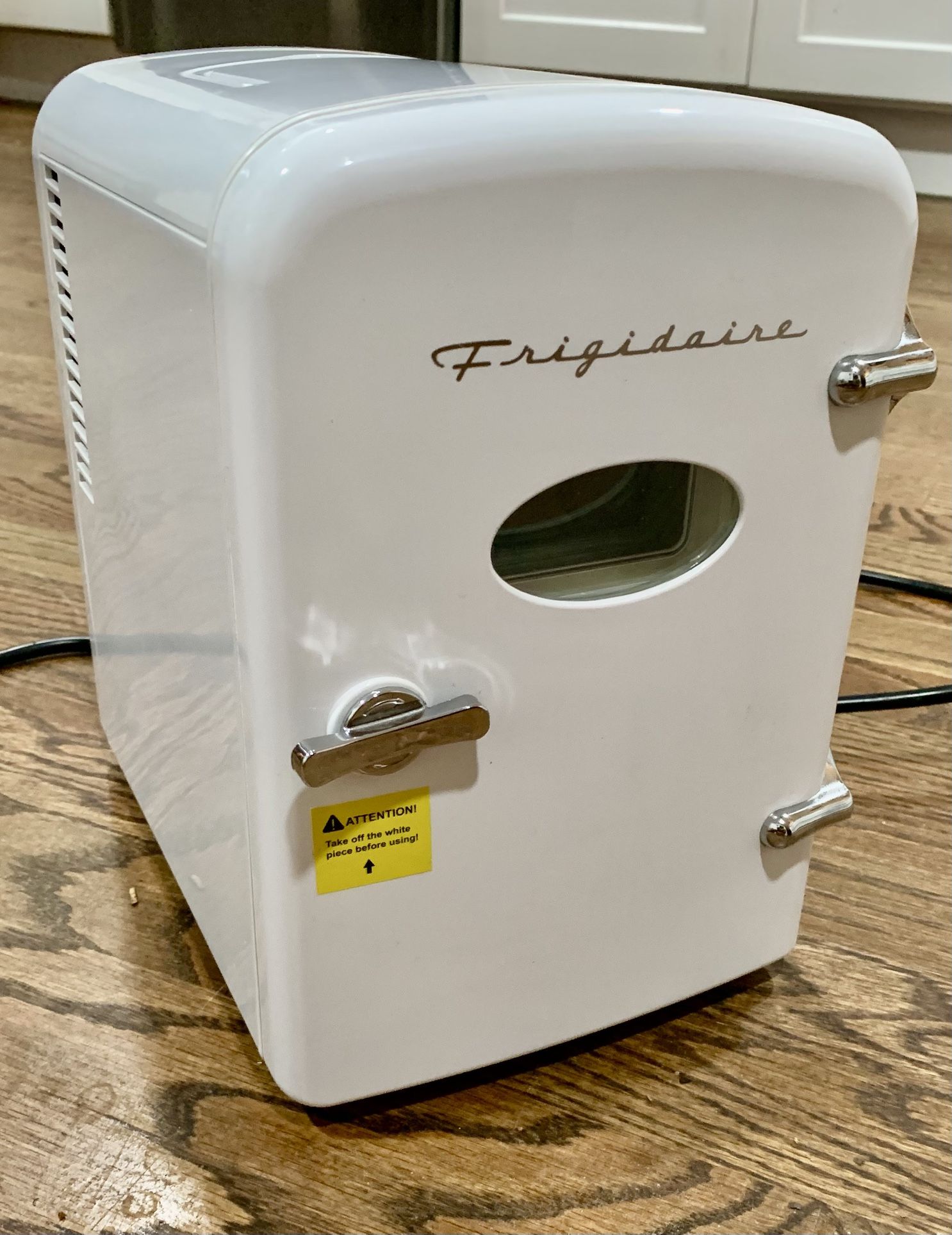 Frigidaire Retro Mini Personal Fridge Cooler