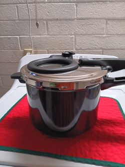 Pressure Cooker In Crockpots In Dishes In Slow Cookers In Great Condition Looks Like New