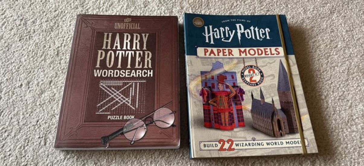 Harry Potter set of 2 activity books and House Crest 300-piece puzzle