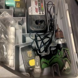 Hitachi Drill  18v 3 '0 2 Pilas Cargadot Y Taladro $75 