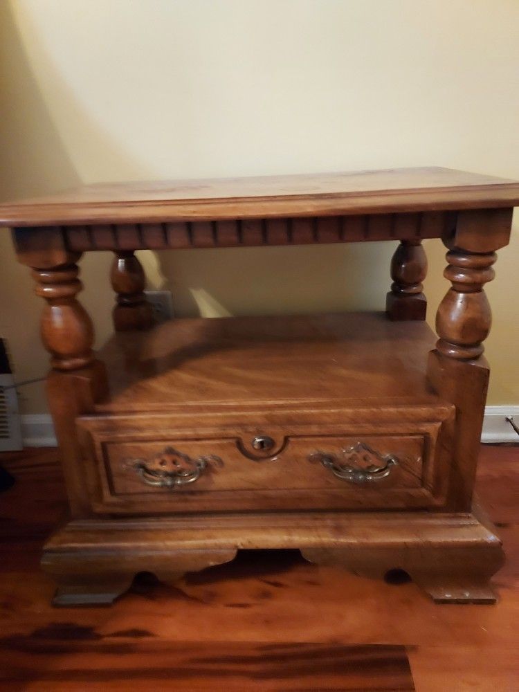 End table / side table
