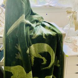 elegant  Home Caro summer  beach towel green animals dinosaurios   new   cover  new excellent collection collectible  unique 
