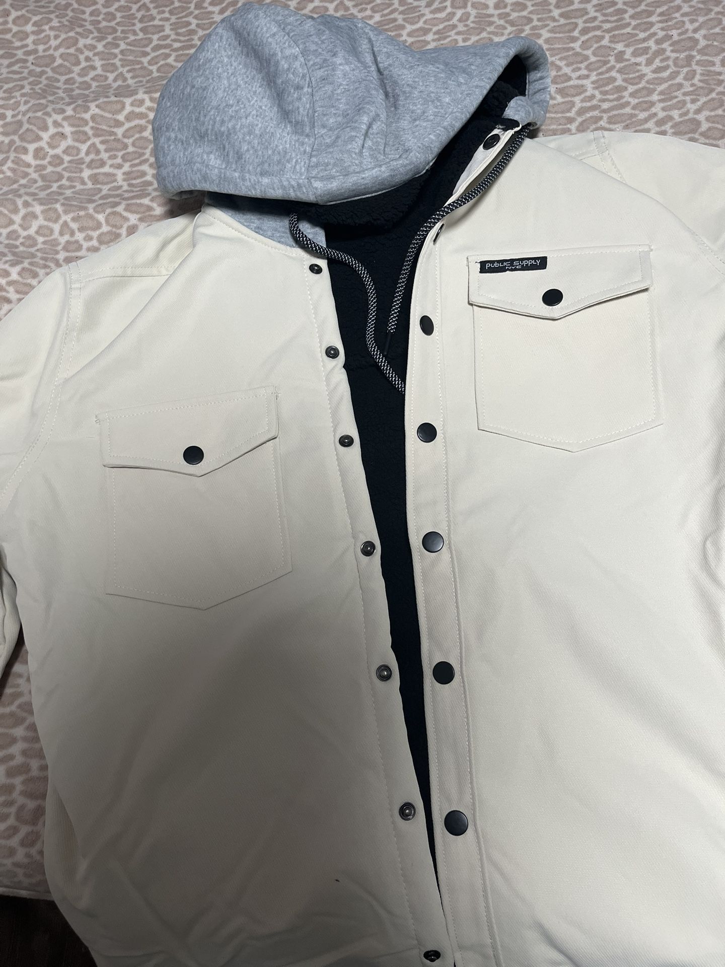 Beige Jacket with Integrated Hoodie – Urban Style and Super Comfortable