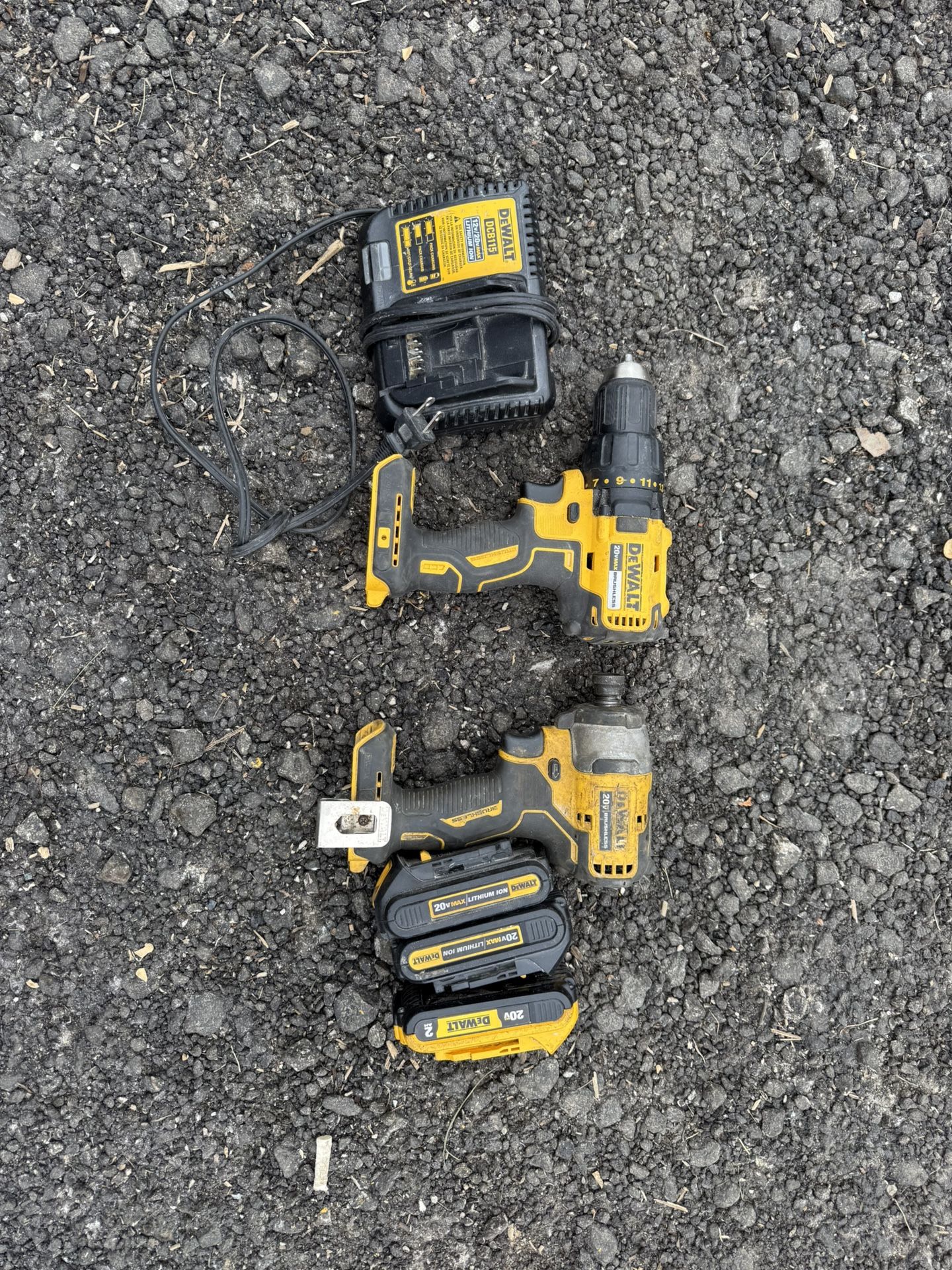 Dewalt 2 Drill And 3 Batteries And Charger