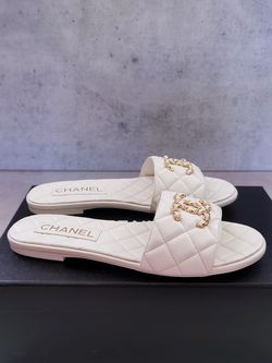 Chanel 2023 Ivory White Quilted Leather Gold CC Slide Flats Mules