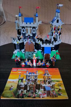 LEGO System 6090 Royal Knight’s Castle (Vintage 1995 Set) Near 100% Complete