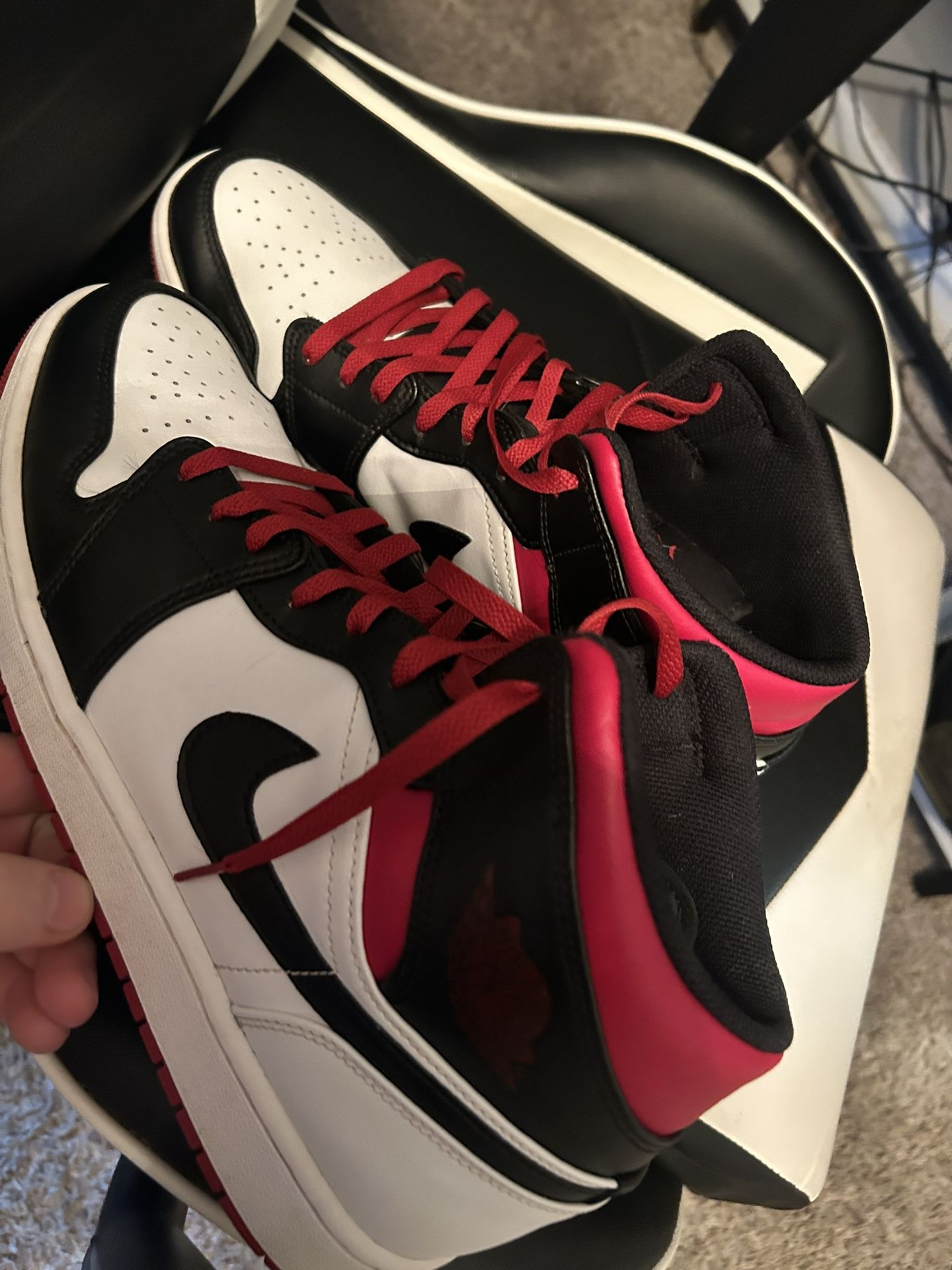 Jordan 1 Mid Black And Red