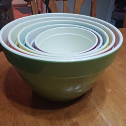 5 Like New Melamine Bowls, 
