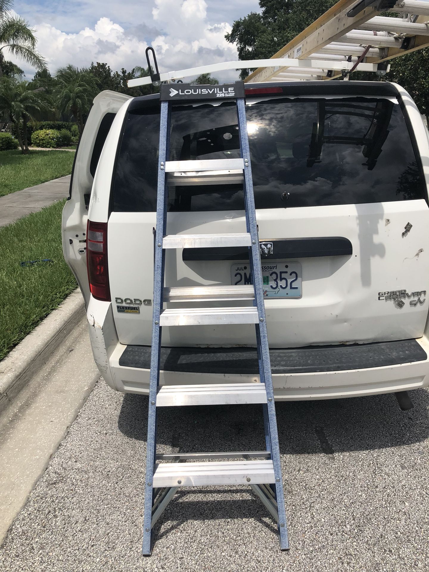 6 Feet fiberglass step ladder
