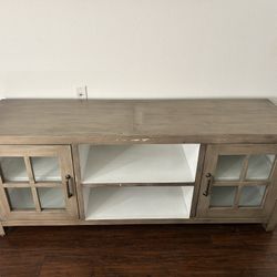 Media Console 