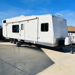 Fleetwood Gearbox 30ft Toy Hauler 