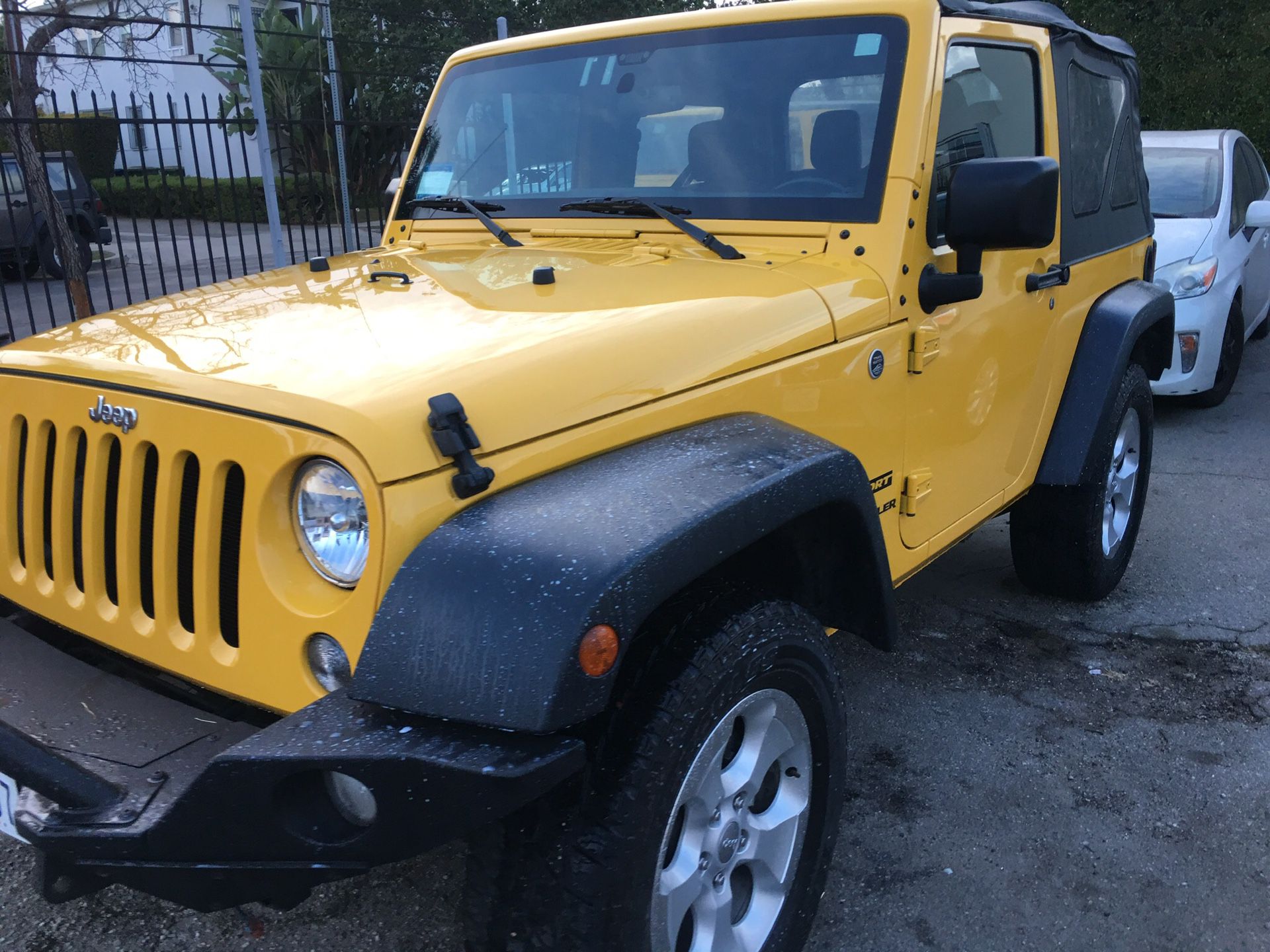 2015 Jeep Wrangler 4X4 6 Cyl 6 Spd only 29K Miles MP3 CD Player Never Been Off Road Original Owner always serviced must sell $22,900