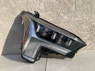 ToyotaTundra Right Passenger Headlight