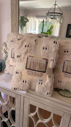 NWT Viral Costco Ghost blanket