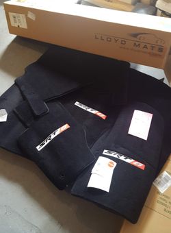 **NEW**06-10 Jeep Grand Cherokee SRT8 complete rug set.