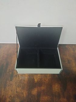 Nicole Miller Jewelry Box