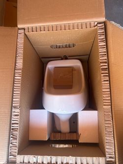 0.5 GPF Wall-Mounted Urinal in White, Water-Efficient Ceramic Urinal for Residential and Commercial Use