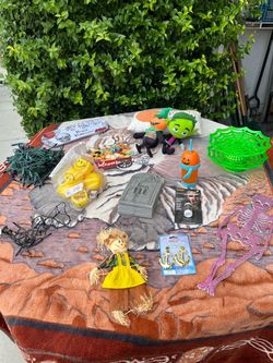 Halloween home decor bundle $10