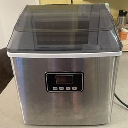 Free Village Counter Top Ice Maker