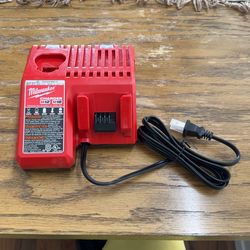 Milwaukee M12, M18 Charger