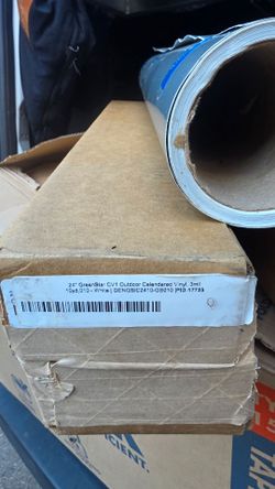 24" GreenStar Outdoor Calenderad Vinyl, 3mil 10yd, M70 - Matte Black, белая и серая
